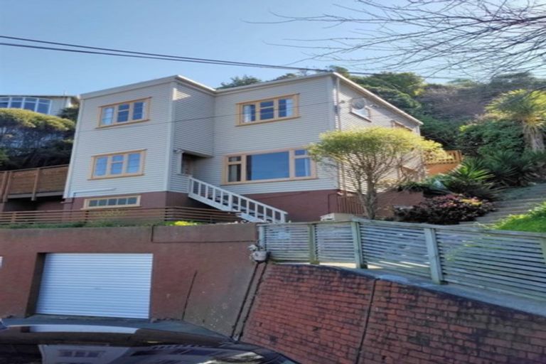 Photo of property in 92 Sutherland Road, Melrose, Wellington, 6023