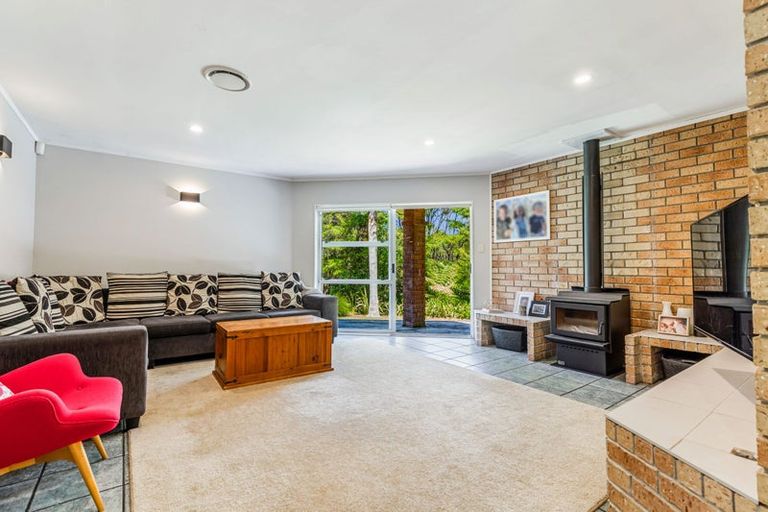 Photo of property in 17 Yelash Road, Massey, Auckland, 0614