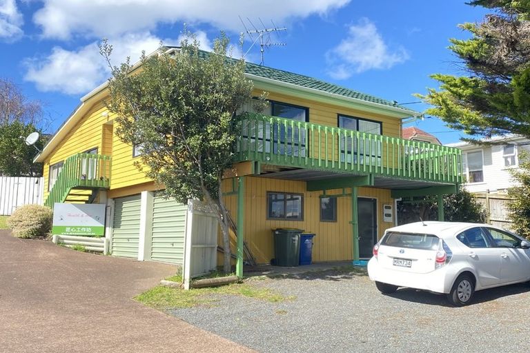 Photo of property in 2/717 East Coast Road, Browns Bay, Auckland, 0630
