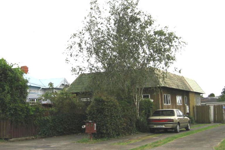 Photo of property in 1/2a Eskdale Road, Birkdale, Auckland, 0626