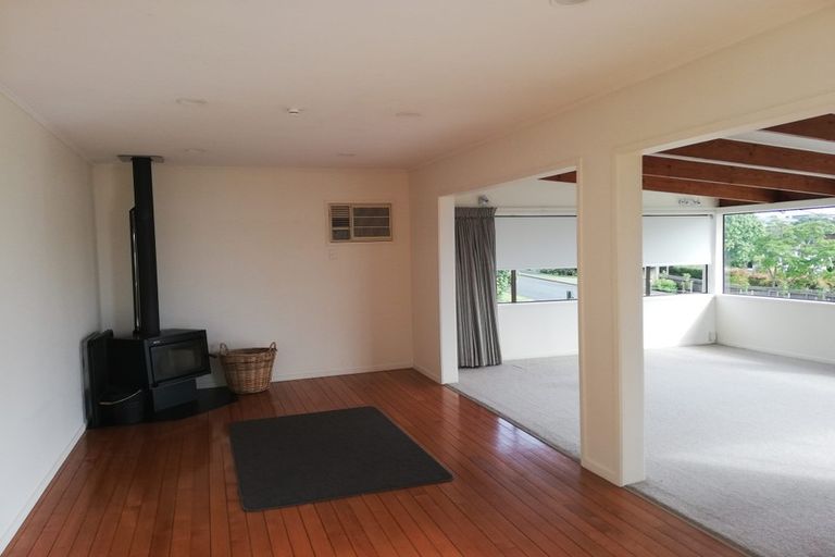 Photo of property in 67 De Luen Avenue, Tindalls Beach, Whangaparaoa, 0930