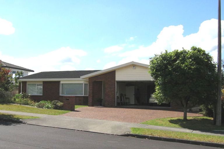 Photo of property in 64 Whiting Grove, West Harbour, Auckland, 0618