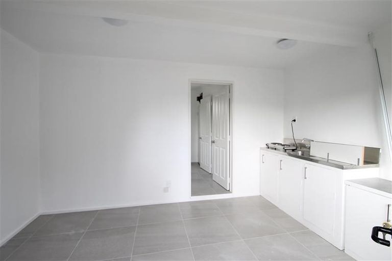 Photo of property in 22 Essex Street, Te Atatu South, Auckland, 0610