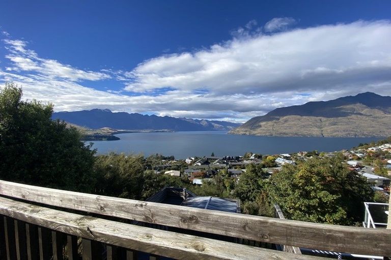 Photo of property in 7a Von Place, Fernhill, Queenstown, 9300