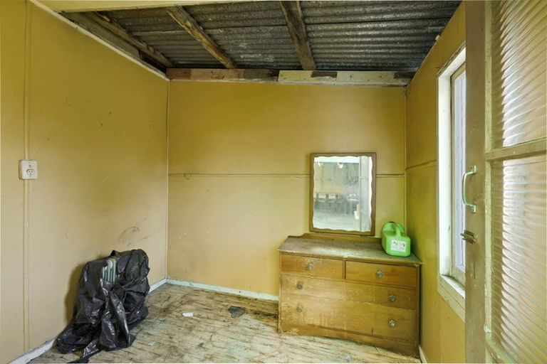 Photo of property in 80 Pioneer Road, Moturoa, New Plymouth, 4310