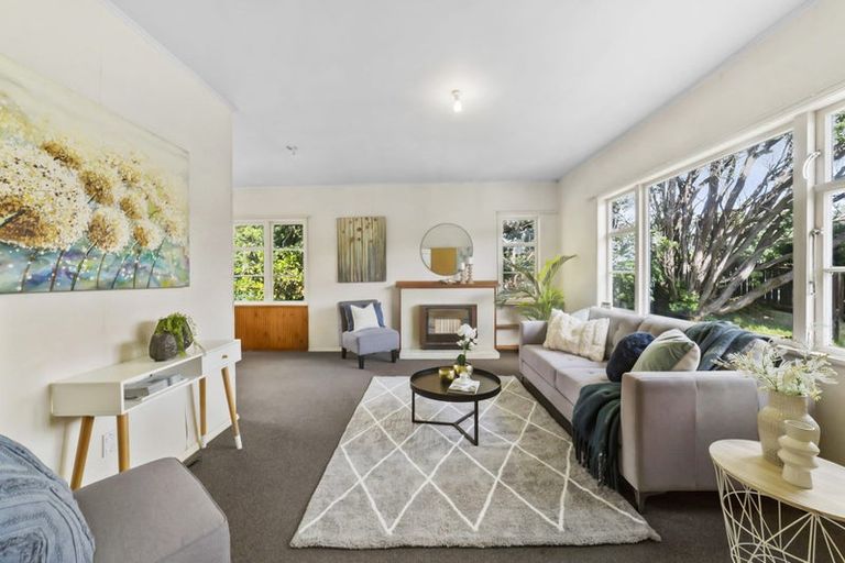 Photo of property in 4 Bracken Road, Newlands, Wellington, 6037