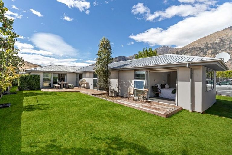 Photo of property in 5 Nerin Square, Lake Hayes, Queenstown, 9304