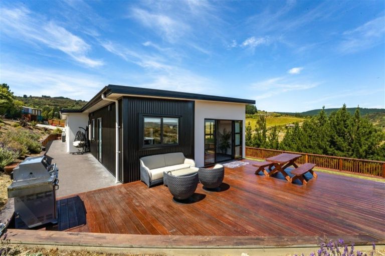 Photo of property in 17 Kingsgate Lane, Waihola, Milton, 9073