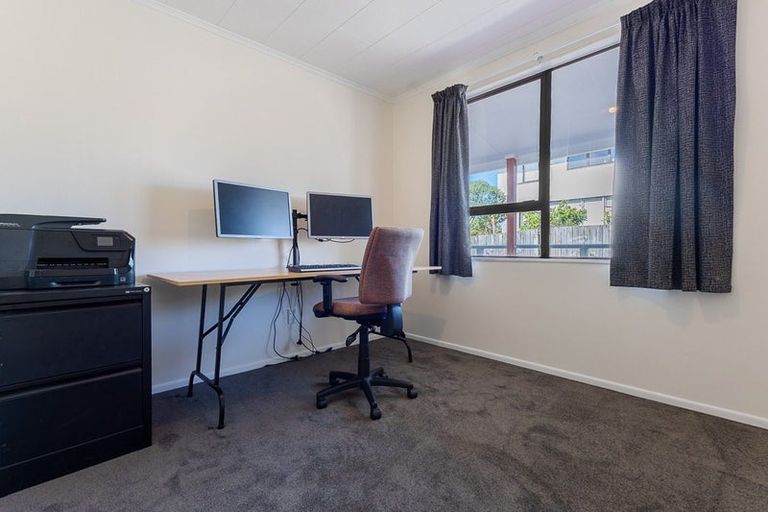 Photo of property in 11 Atua Street, Waikanae Beach, Waikanae, 5036