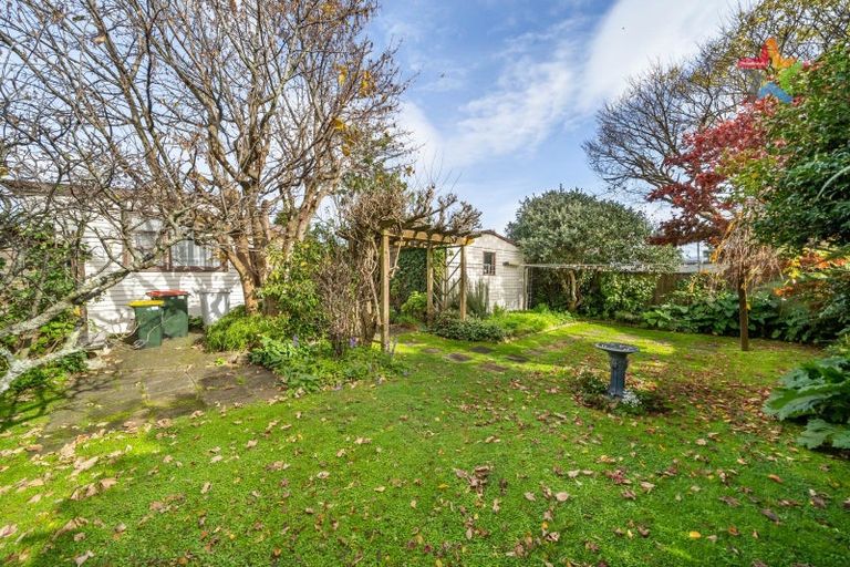 Photo of property in 15 Waikare Avenue, Waiwhetu, Lower Hutt, 5010