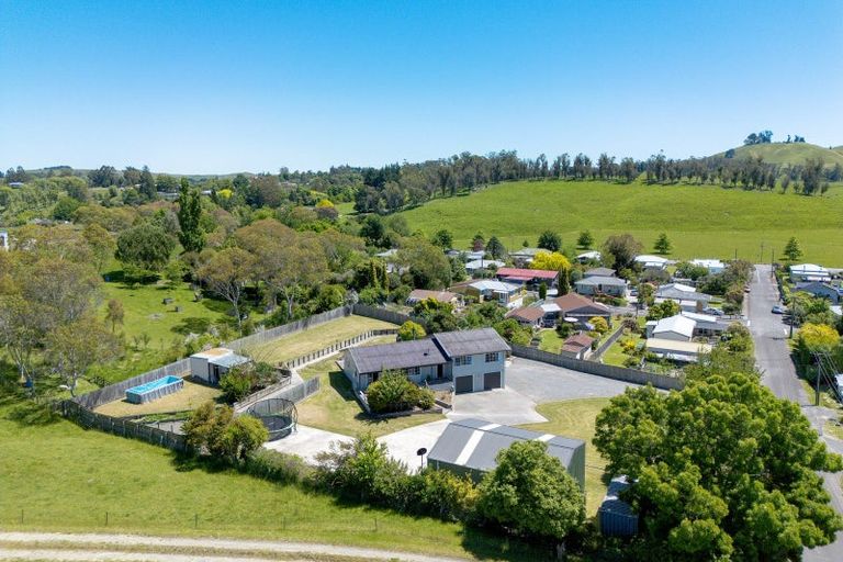 Photo of property in 10 Watts Road, Waipawa, 4210