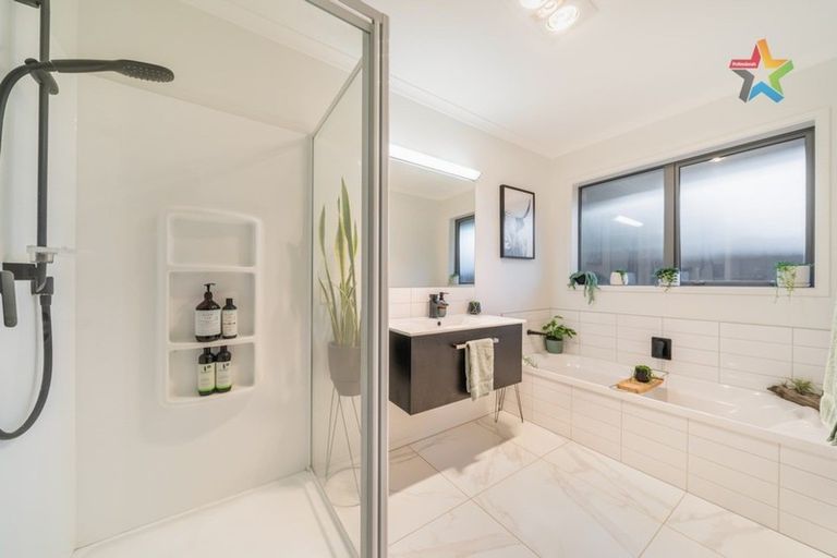 Photo of property in 2 Mooring Close, Whitby, Porirua, 5024