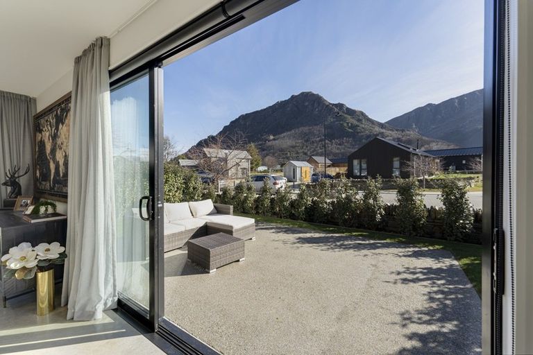 Photo of property in 30 Flynn Lane, Arrowtown, 9302