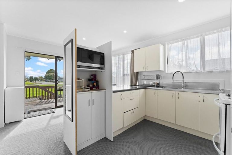 Photo of property in 1/14 Penion Drive, Flat Bush, Auckland, 2023