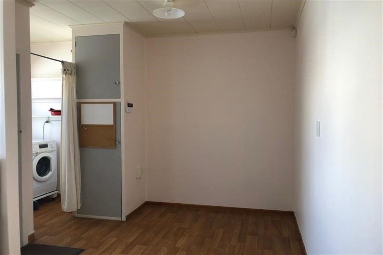 Photo of property in 2/210a Grove Road, Mayfair, Hastings, 4122