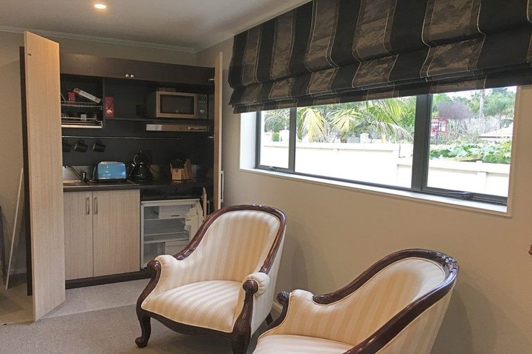 Photo of property in 11 Anaheim Boulevard, Shamrock Park, Auckland, 2016