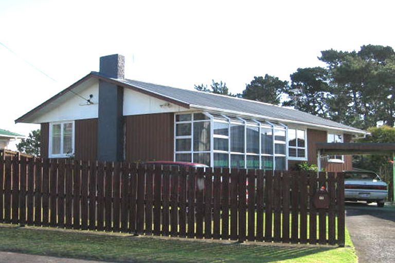 Photo of property in 12 Glen Marine Parade, Glendene, Auckland, 0602