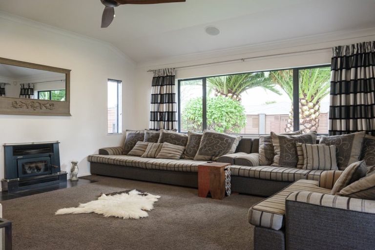 Photo of property in 8 Woodfield Place, Parkvale, Hastings, 4122