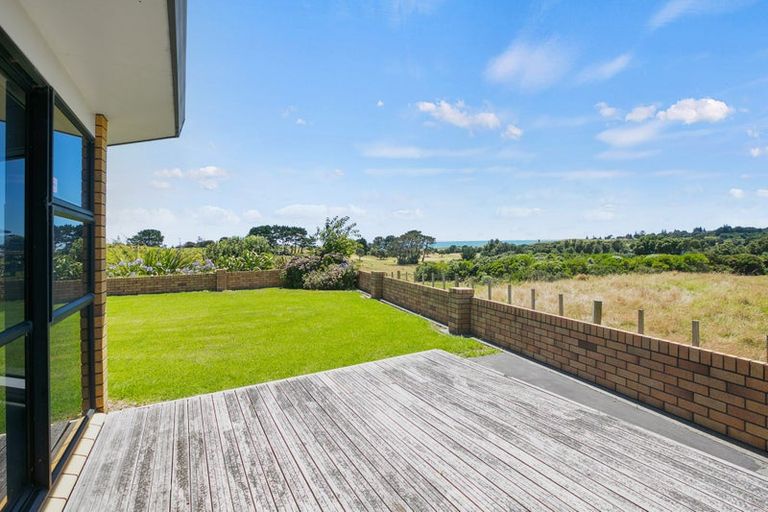 Photo of property in 22 Chatswood Grove, Fitzroy, New Plymouth, 4312