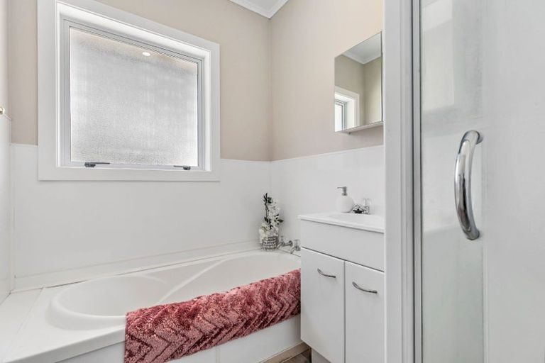 Photo of property in 15 Howden Street, Waiuku, 2123