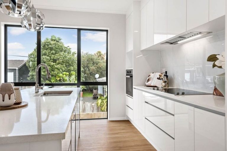 Photo of property in 408b East Coast Road, Sunnynook, Auckland, 0630