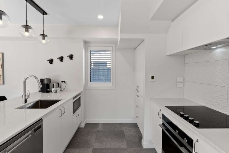 Photo of property in 2/218 Springfield Road, St Albans, Christchurch, 8014