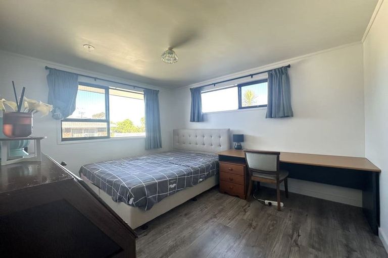 Photo of property in 46 Target Road, Totara Vale, Auckland, 0629