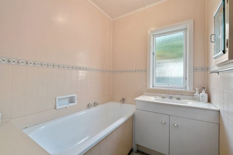 Photo of property in 63 Manuka Crescent, Wanaka, 9305