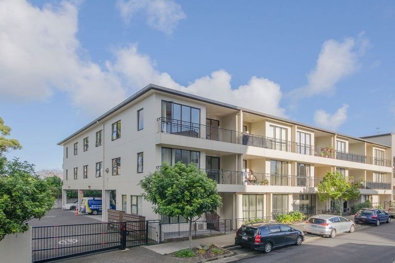 Photo of property in 2e/1 Wadier Place, Henderson, Auckland, 0610