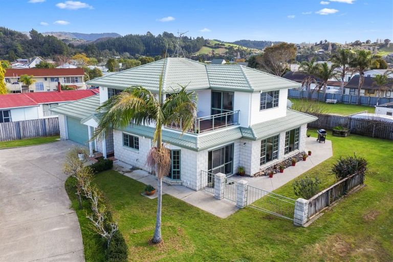 Photo of property in 117 Charleston Avenue, Whangamata, 3620
