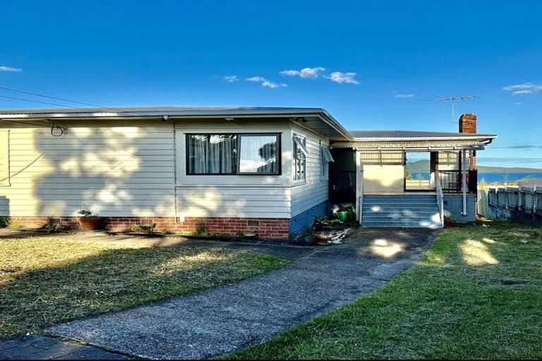 Photo of property in 131 East Coast Road, Castor Bay, Auckland, 0620