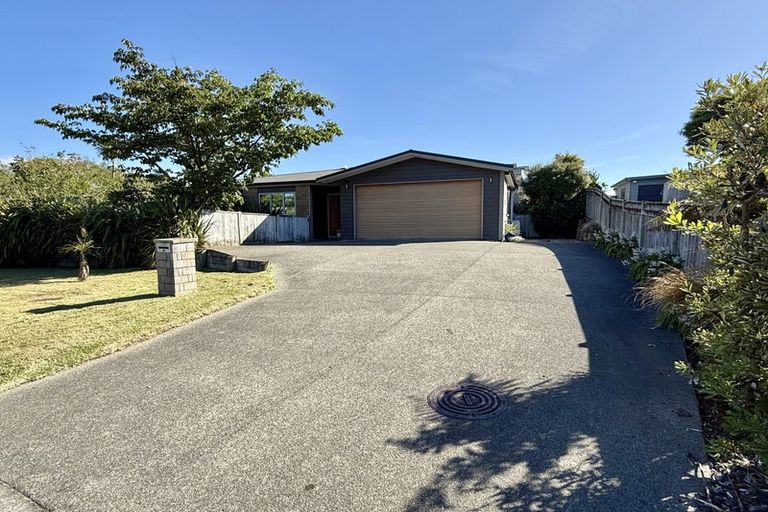 Photo of property in 46 Simpson Crescent, Raumati Beach, Paraparaumu, 5032