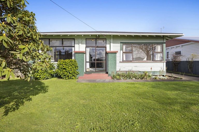 Photo of property in 5 Egmont Street, Hawera, 4610