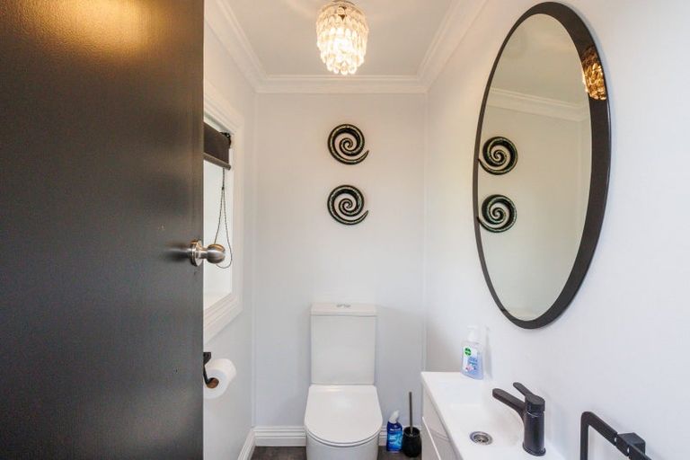 Photo of property in 5 Daniell Street, Bulls, 4818