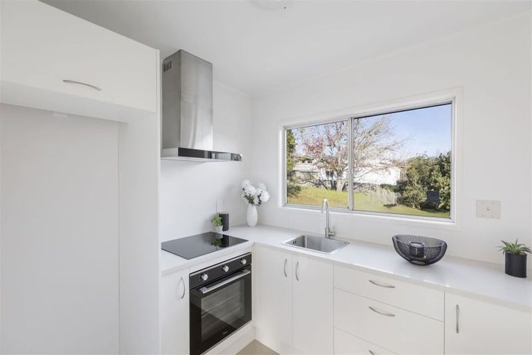 Photo of property in 1/406 Glenfield Road, Glenfield, Auckland, 0629