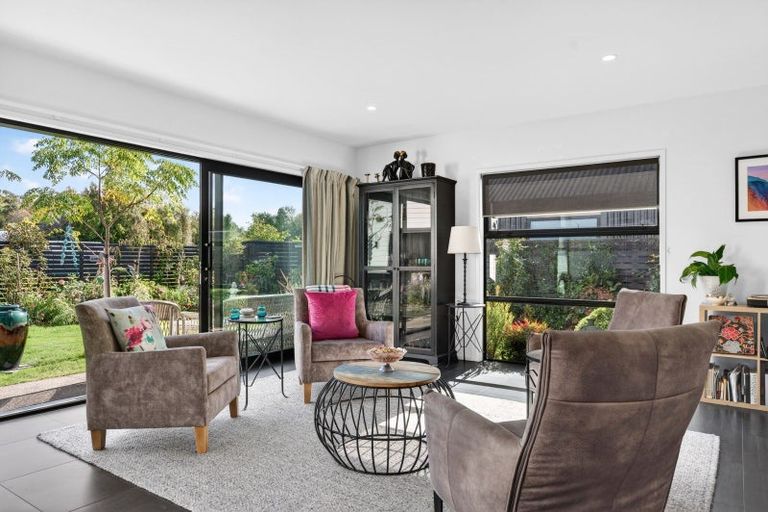 Photo of property in 5 James Kidd Place, Greytown, 5712