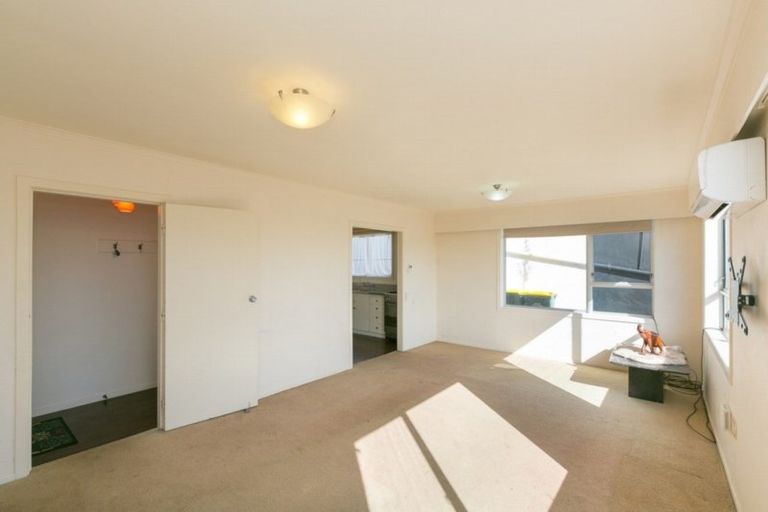 Photo of property in 323c Saint Aubyn Street, New Plymouth, 4310
