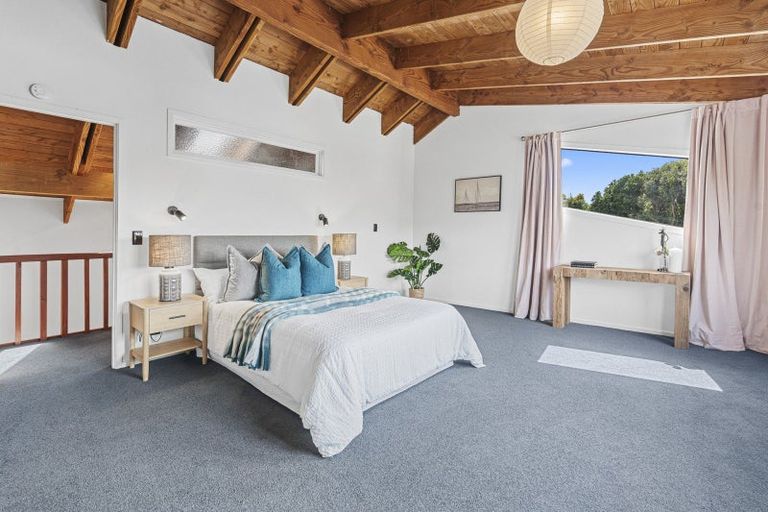 Photo of property in 12 Kaitake Place, Oakura, 4314