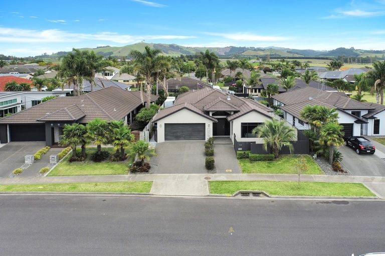 Photo of property in 102 Oriental Parade, Papamoa Beach, Papamoa, 3118