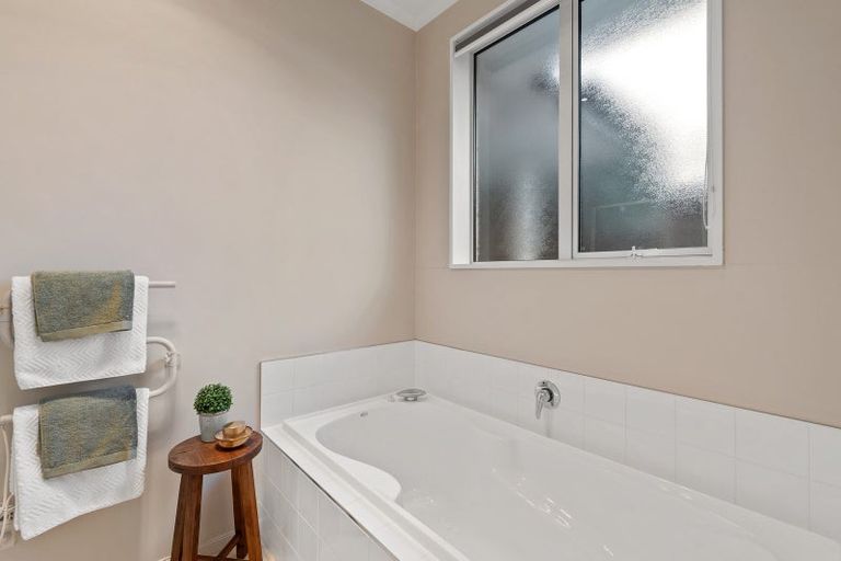 Photo of property in 14a Worsleys Road, Cracroft, Christchurch, 8025