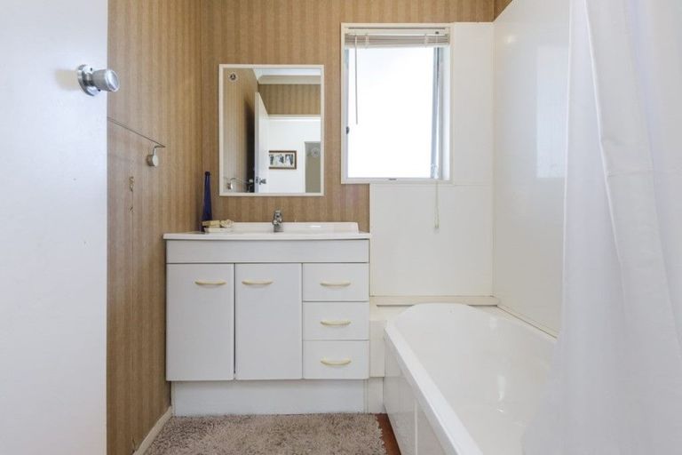 Photo of property in 27 Pinedale Parade, Milson, Palmerston North, 4414