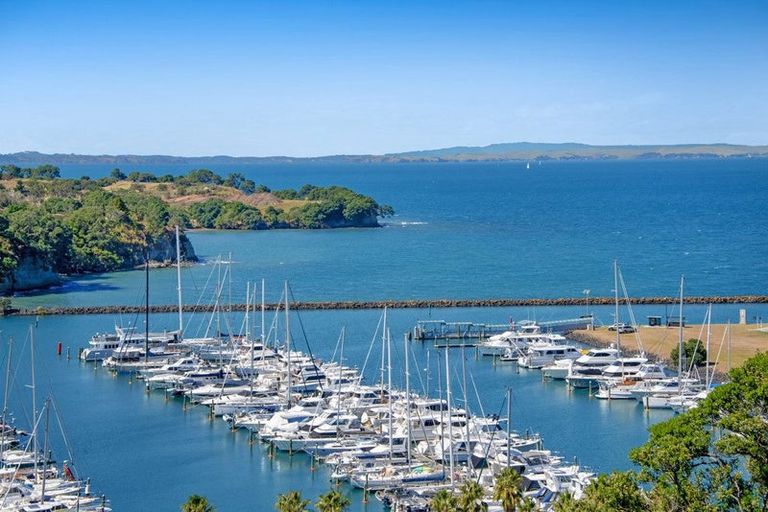 Photo of property in 52 Balboa Drive, Matakatia, Whangaparaoa, 0930