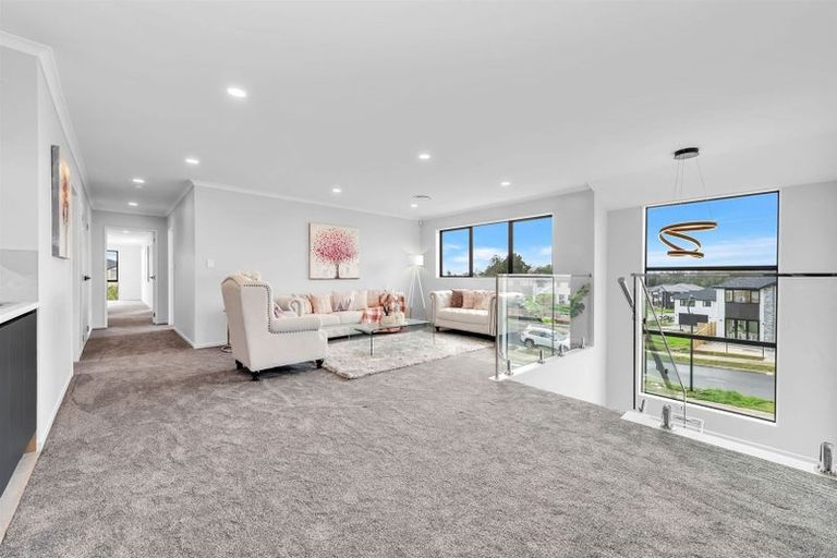 Photo of property in 30 Ballyalton Crescent, Flat Bush, Auckland, 2019