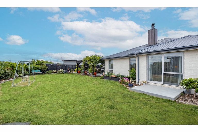 Photo of property in 27 Westpark Boulevard, Rangiora, 7400