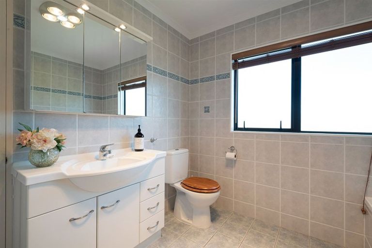 Photo of property in 6/102 Greenhithe Road, Greenhithe, Auckland, 0632