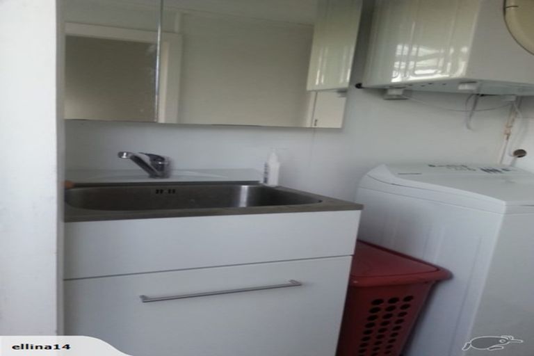 Photo of property in 2/47 Greenslade Crescent, Northcote, Auckland, 0627