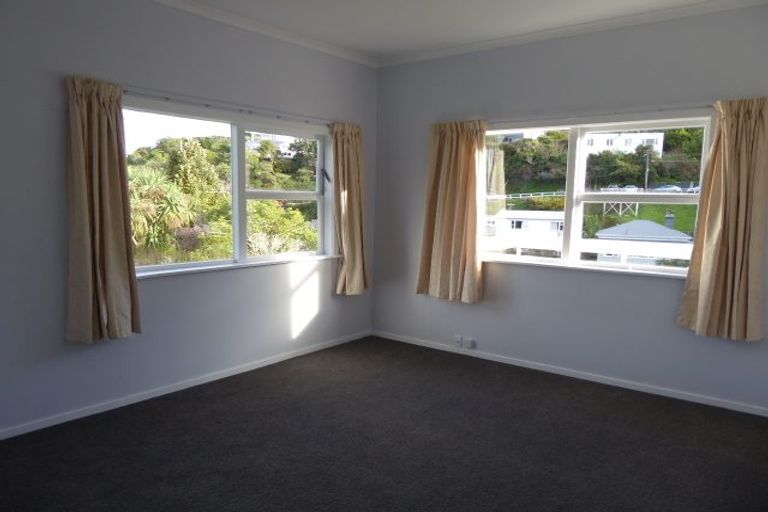 Photo of property in 24 Governor Road, Northland, Wellington, 6012