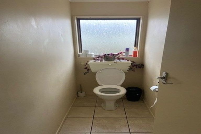 Photo of property in 11 Colonial Place, Kelvin Grove, Palmerston North, 4414