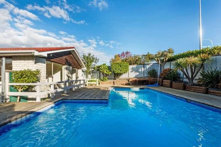 Photo of property in 319 Albany Highway, Rosedale, Auckland, 0632