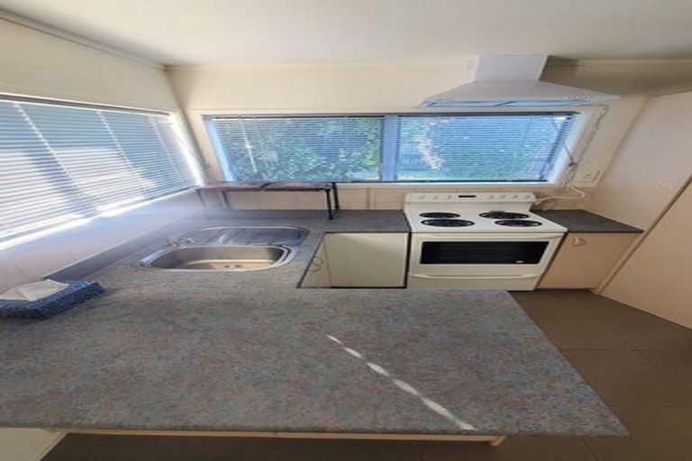 Photo of property in 1/21 Target Road, Totara Vale, Auckland, 0629